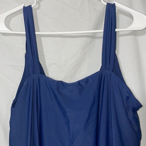 Jaclyn Smith blathering suit - Picture 7 of 10